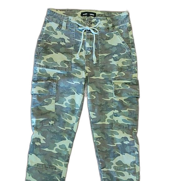 Almost Famous Crop Camouflage Jeans High Waist Rise Camo Army Print Ankle Pants - Picture 2 of 16